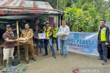 Airnav bantu korban banjir di Manado