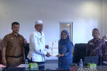 Pasaman Barat terima penghargaan prediket kepatuhan pelayanan dari Ombudsman RI