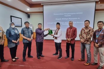 Wahyu Purnama A raih penghargaan dari KDEKS Sumbar