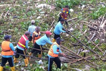 Pasukan "turbo" diturunkan dalam menangani sampah di Sungai Martapura