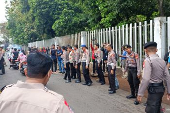 Polisi melakukan rekonstruksi ulang kecelakaan mahasiswa UI