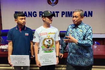 Bupati Wajo berikan bonus dua pebalap yang berjaya di Asia