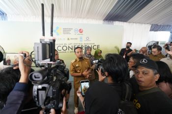 Gubernur Sulsel imbau masyarakat ikuti aturan keselamatan di jalur kereta api