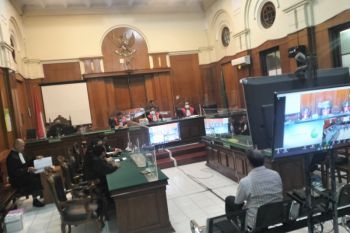 Dua terdakwa tragedi Kanjuruhan dituntut 6 tahun 8 bulan penjara