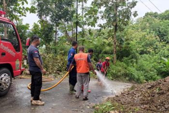 BPBD: Hujan deras di Bantul menyebabkan tanah longsor timpa rumah