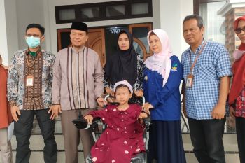 Pemkab Selayar berikan alat bantu kepada penyandang disabilitas