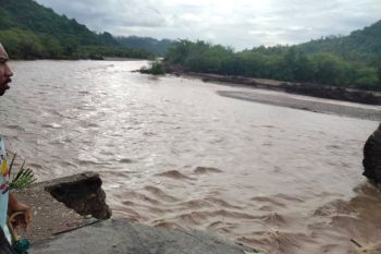 Jembatan Kapsali di Kabupaten Kupang putus akibat banjir