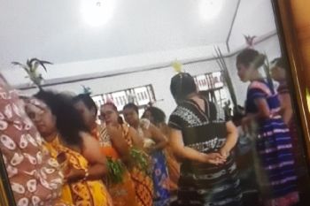 Jemaat GKI Biak ibadah Pekabaran Injil ke-168 gunakan pakaian adat nusantara