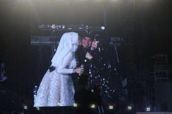 Elvy Sukaesih duet bareng Mulan cium Ahmad Dhani di konser Dewa 19