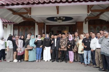 Gubernur Jambi lepas kontingen PWI Jambi ke HPN 2023 Medan