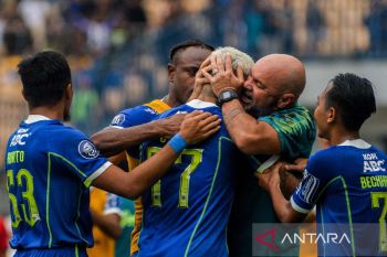 Persib Bandung geser Persija dari posisi kedua setelah taklukkan Rans 3-1