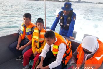 Polda Kepri siagakan alat keselamatan mengantisipasi banjir rob
