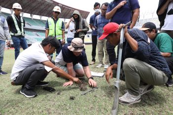FIFA cek kondisi lapangan digunakan untuk Piala Dunia U-20 2023 di Surabaya