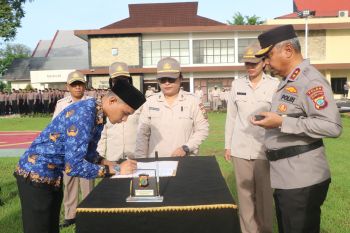 Kapolda ajak PNS Polda Sulut bekerja baik