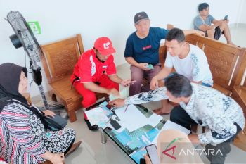 Petugas SPBU Rejang Lebong bantu warga daftar MyPertamina