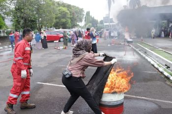 Istri pekerja Kilang Pertamina Cilacap dilatih kesigapan hadapi bencana alam