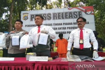 Polda Sulawesi Tenggara gagalkan peredaran gelap satu kilogram sabu-sabu