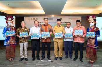 Djarum Foundation serahkan 2.020 pohon Trembesi di Padang