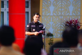 Sutan Riska terima penghargaan dari Kemendes PDTT