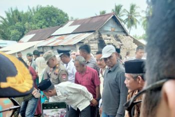 BKSDA Sumbar evakuasi buaya tangkapan warga Kinali