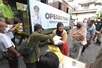 Dinkopdag Surabaya gelar operasi pasar bahan pokok tiap hari