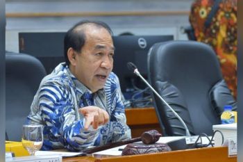 DPR minta pemerintah harus mampu tekan biaya haji