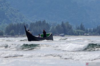 BMKG mengingatkan potensi hujan lebat di sebagian wilayah Indonesia pada Sabtu