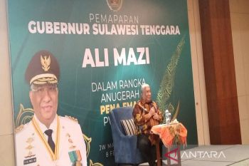 Gubernur Ali Mazi terima Anugerah Pena Emas dari PWI Pusat