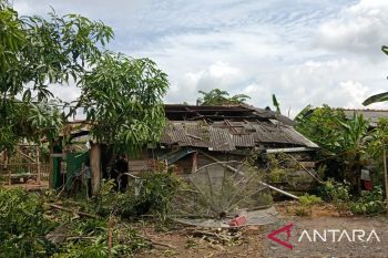 Rumah warga OKU rusak berat diterjang puting beliung