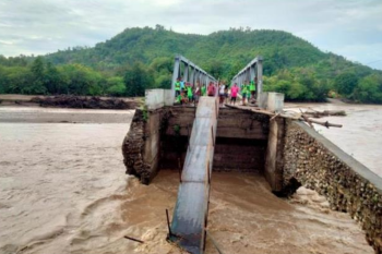 Cuaca ekstrem berdampak pada tiga kabupaten di NTT