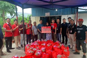 Telkomsel Parepare salurkan bantuan logistik kepada korban banjir