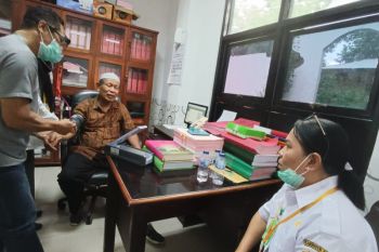 Kejari Sikka tahan dua tersangka kasus korupsi dana COVID-19