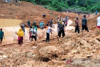Enam alat berat cari korban longsor di Nagan Raya Aceh