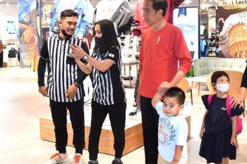 Jokowi dan cucu kunjungi pusat perbelanjaan DeliPark Mall di Medan