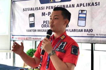 Imigrasi Labuan Bajo sosialisasikan penggunaan M-Paspor