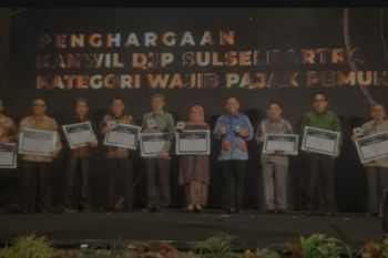 BPKPD Sulbar raih penghargaan wajib pajak terbaik