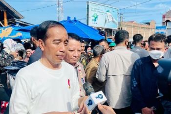 Presiden Jokowi ungkap strategi jangka pendek agar pasar tradisional bisa saingi pasar modern