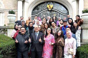 Catatan Ilham Bintang - Dubes Rosan janji hadiri pentas fesyen Indonesia di New York Fashion Week