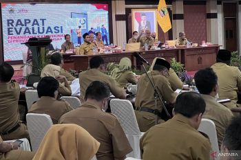 Ganjar Pranowo beri waktu tujuh hari kepala daerah selesaikan data kemiskinan