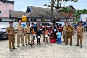 Di Kendari, puluhan anak jalanan yang terjaring razia dipulangkan