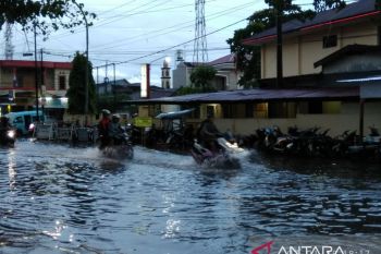 Dinas Pendidikan Makassar instruksikan pihak sekolah liburkan siswa karena banjir