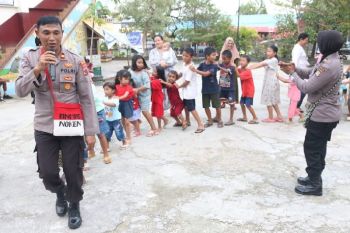 28 personel polda beri penyembuhan trauma di pengungsian di Jayapura