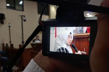Karomani: Yang lain mahal, ibu dosen jadi 100 saja