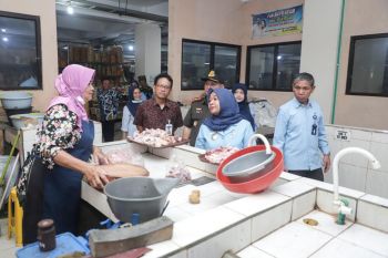 TPID Sleman bersama Bulog menggelar pasar murah serentak di 17 kecamatan