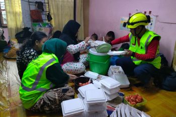 IZI Sulsel mendirikan dapur umum untuk korban banjir Makassar
