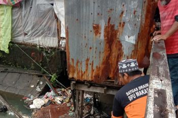 Wali Kota Makassar : Satgas Drainase bekerja 24 jam keruk sedimentasi atasi banjir