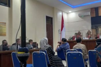 Saksi sebut titip dua cucu ke Karomani masuk fakultas kedokteran