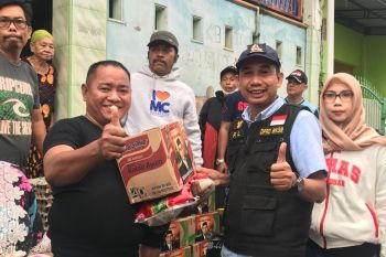 Ketua DPRD Makassar menyalurkan bantuan untuk korban banjir
