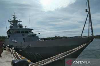 Sebanyak dua kapal perang TNI AL patroli keamanan laut di perairan Sulawesi