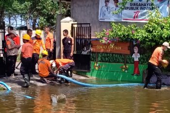 Disdik meminta sekolah terdampak genangan lapor melalui dapodik
